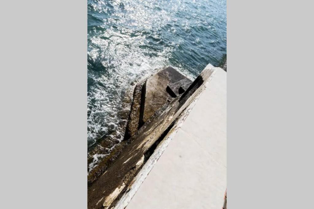 Theatre Box: Ocean Balcony & Stairs To The Sea Apartment อาโรนา ภายนอก รูปภาพ